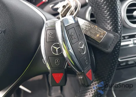 2016 Mercedes-Benz Glc 300 4Matic z USA, uszkodzony, nr VIN WDC0G4KB1GF101289